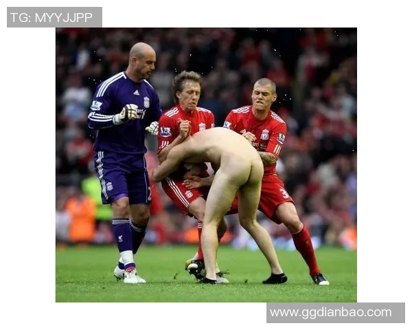 狂热球迷疯狂为热火加油，零距离直击球场风暴